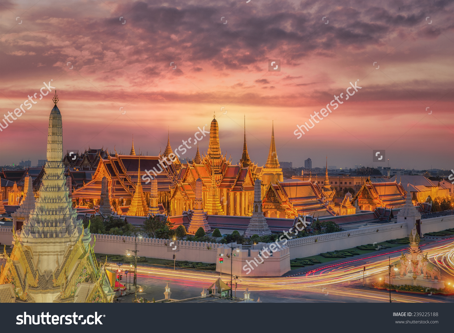The Emerald Buddha Temple (Wat Phrakaew)