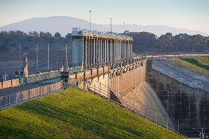 Lake Hume Dam