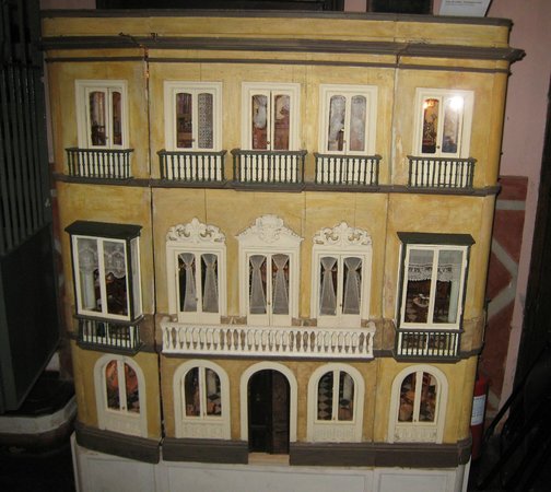 Museum  House of Dolls