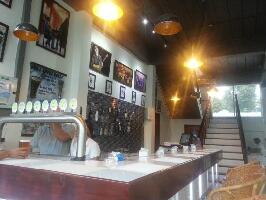Bees Knees Brewpub