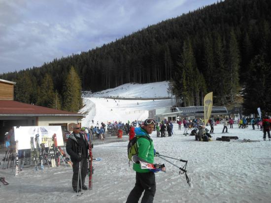 TSAKIRIS Ski and Snowboard