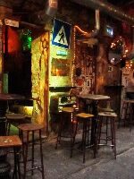 Ruin Pub, F&uuml;ge Udvar