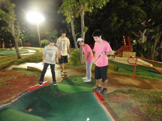 Bay View Mini-Putt And Zipline