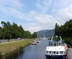 Cruise Loch Ness