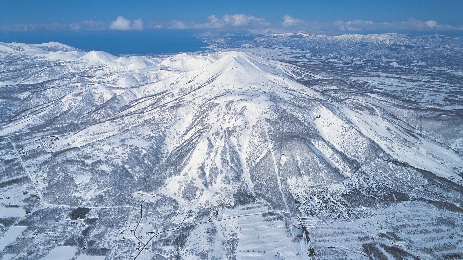 Niseko Mountain Resort Grand Hirafu Ski Place