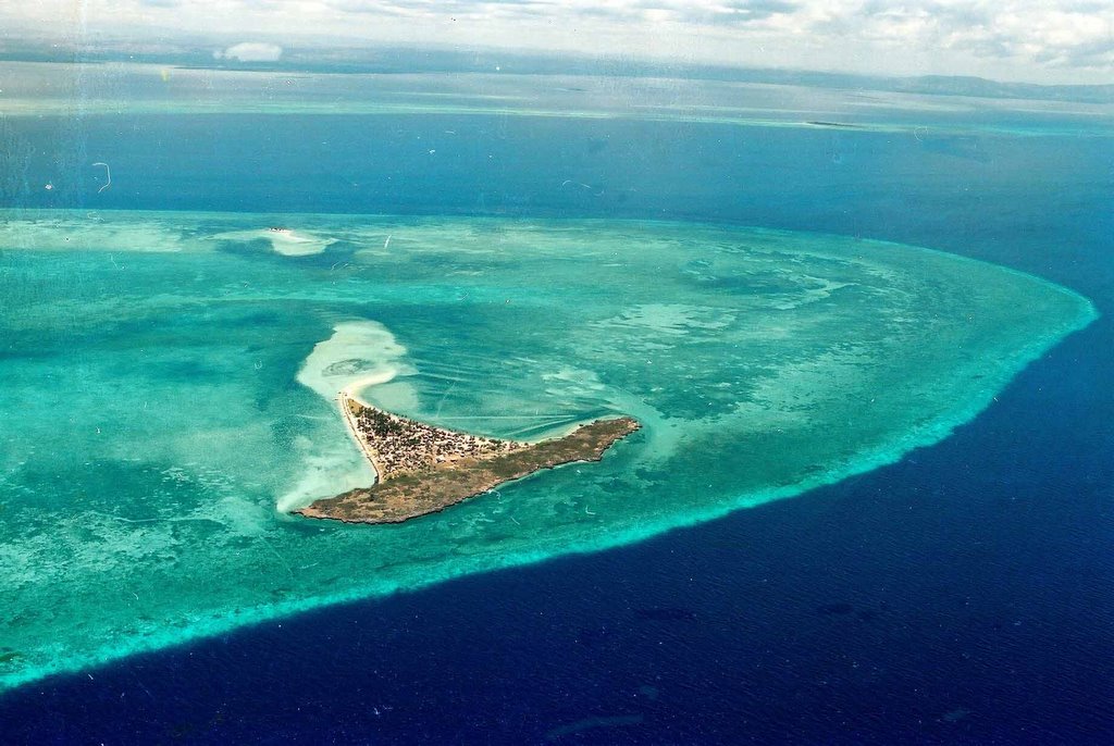 Hilutungan Island