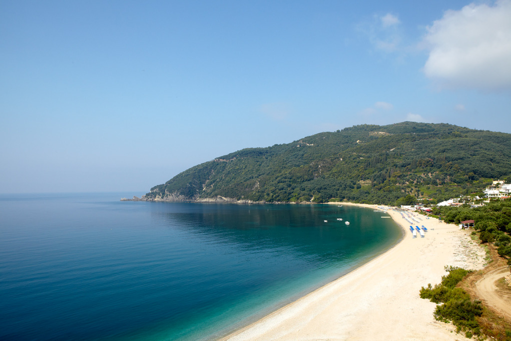 Lichnos Beach Hotel and Suites