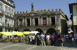 Yellow Bus Tour Guimaraes