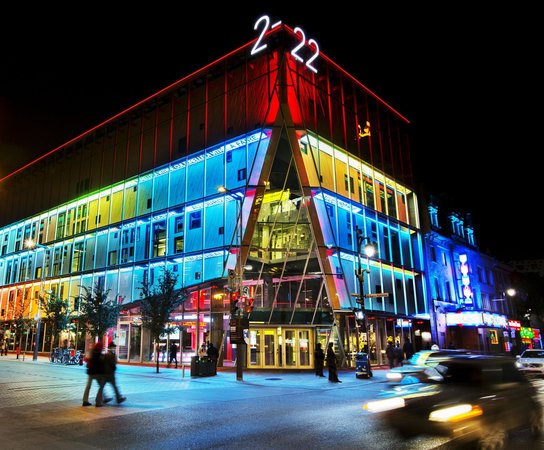 Official Walking Tour of Quartier des Spectacles