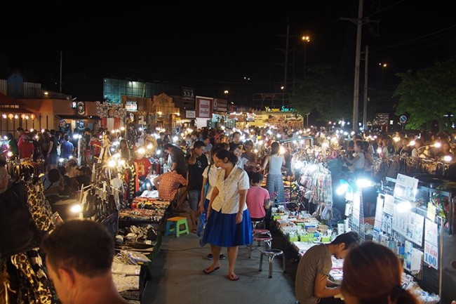 Liab Duan Night Market