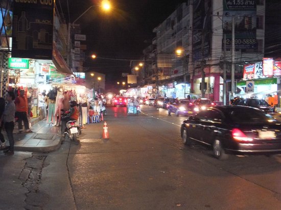 Huai Khwang Night Market