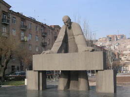 Alexander Tamanyan Statue