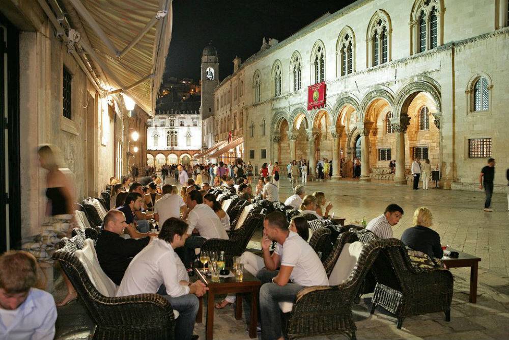 NoneNina Bar