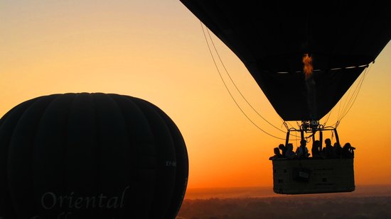 WORLD Heritage Network - Bagan Pagodas and Hot Air Balloons