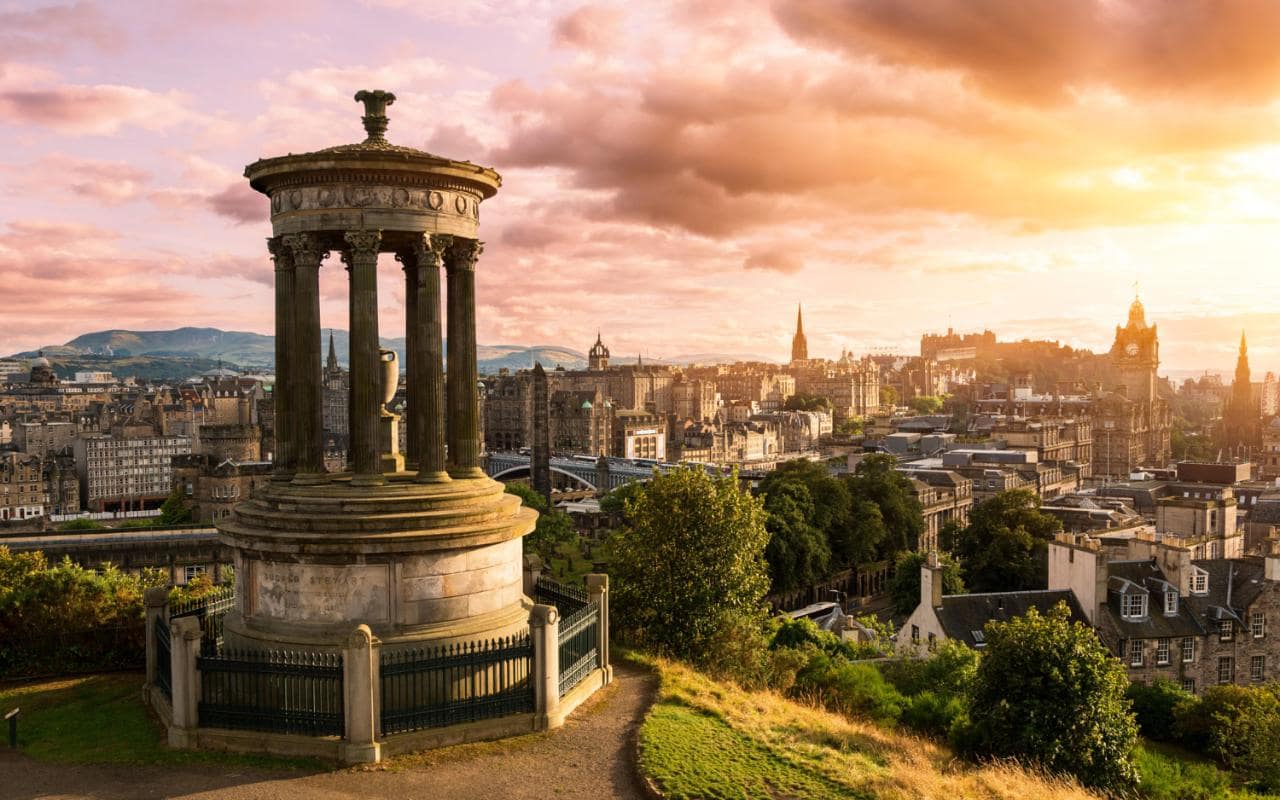 Edinburgh Tour Guide