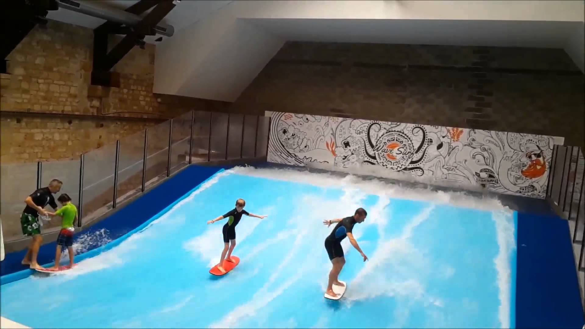 Wave Surf Caf&eacute;
