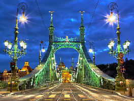 Szabads&aacute;g Square