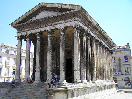 La Maison Carr&eacute;e