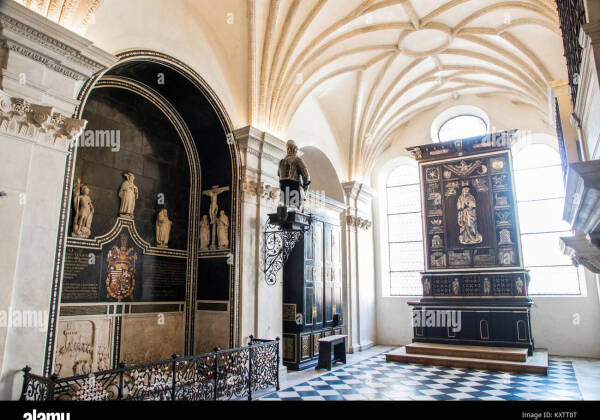 Hofkirche (Court Church)