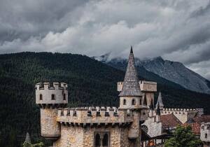 Jakomini Austria Castle