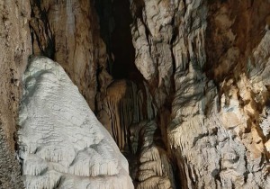 Uhlovitsa Cave