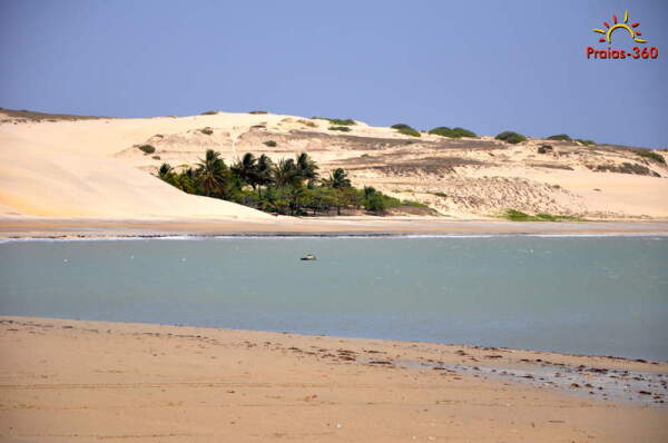 Pedra Rachada Beach