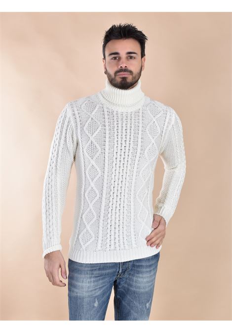 Pull ? col roul? blanc McQueen pour homme de Rakki Philosophy Rakkì | THE KING01