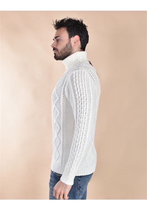 Pull ? col roul? blanc McQueen pour homme de Rakki Philosophy Rakkì | THE KING01