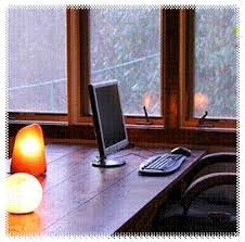 himalayan salt lamp on work desk