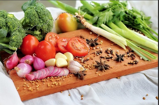 food outlined with quick selection tool