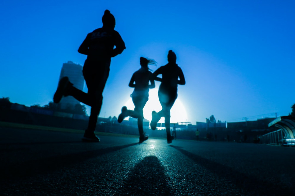 Physical activity with friends can be healthy for our heart.