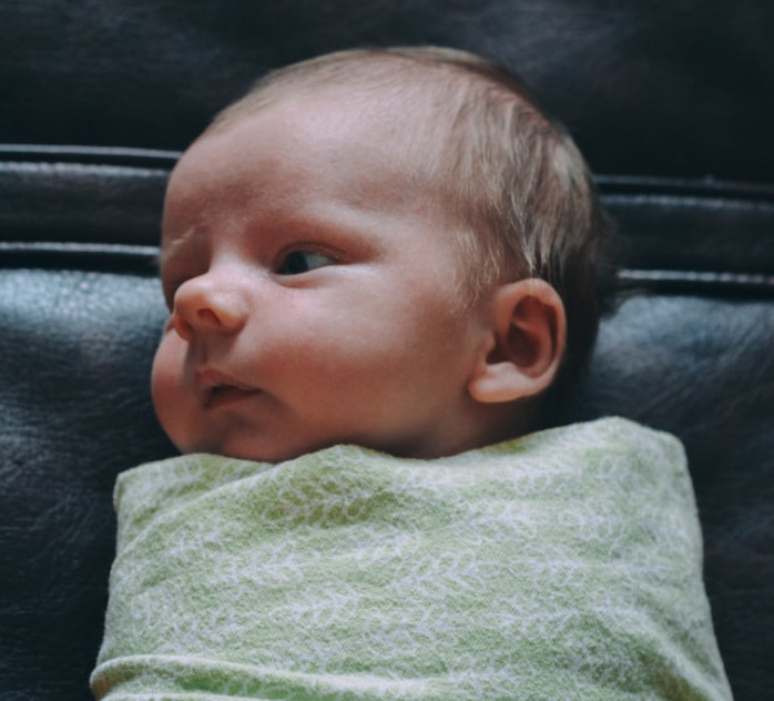 How do babies communicate?