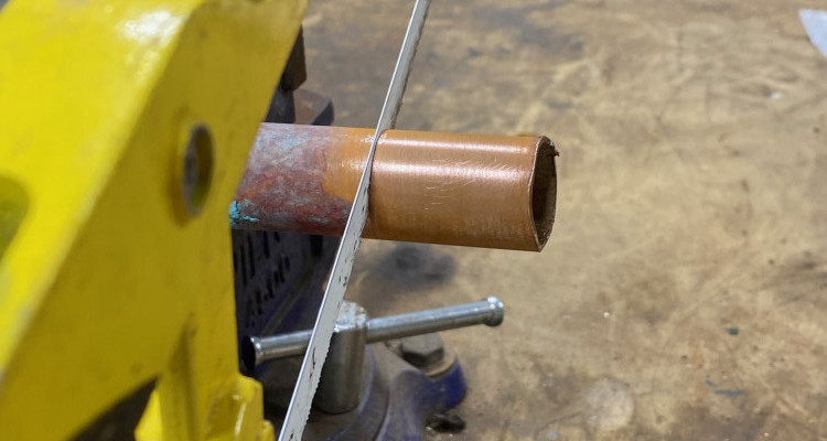 Cutting a piece of copper pipe - Chickenmethod.com