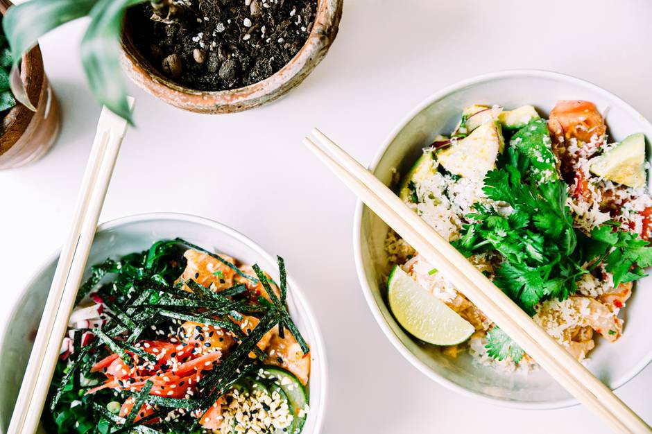 how to use chopsticks correctly