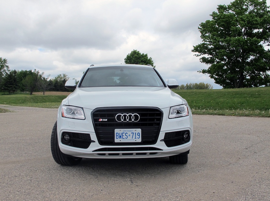 2015 Audi SQ5 front headlights