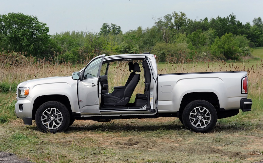2015 gmc canyon side view