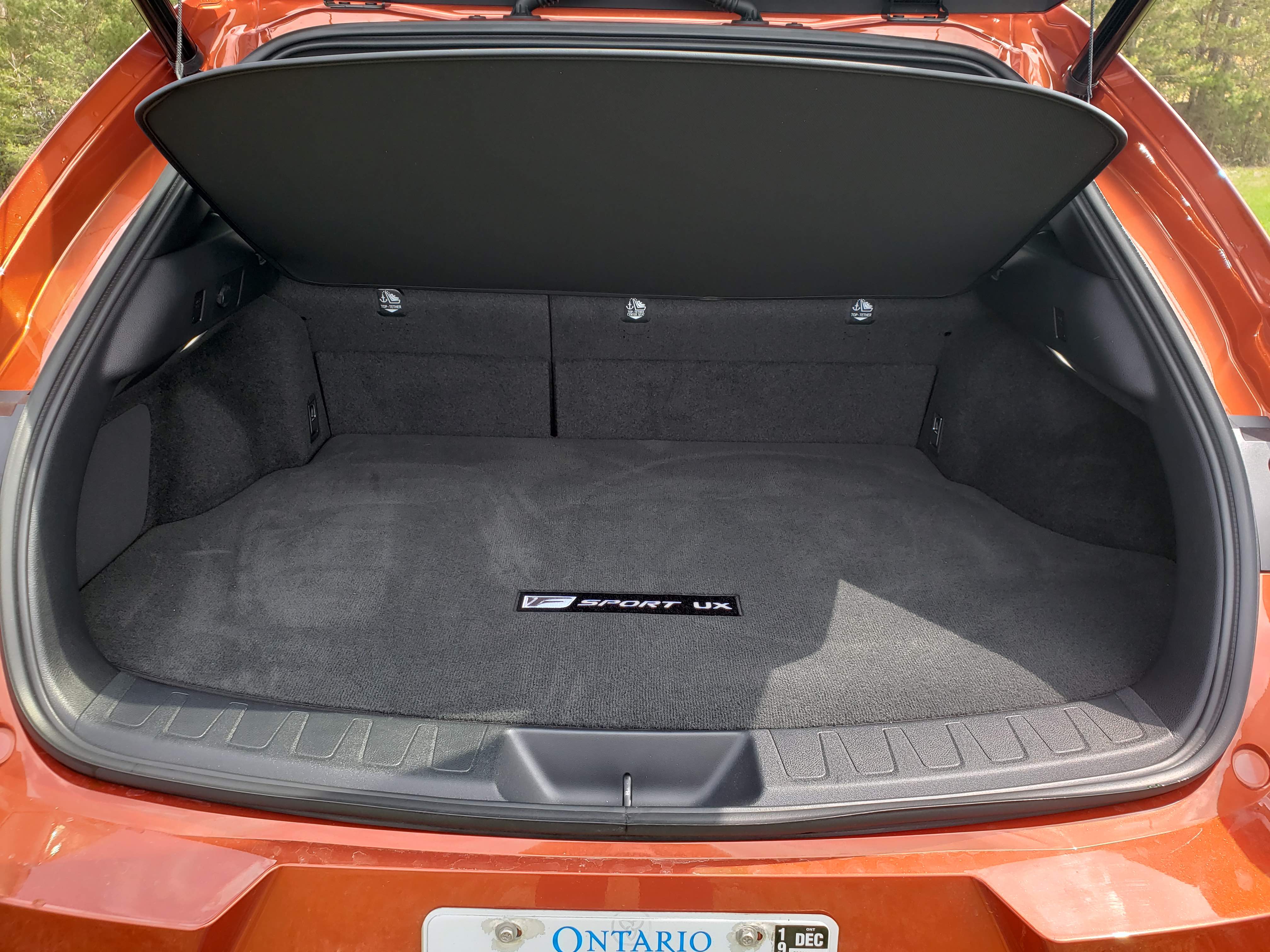 lexus ux cargo space jarvismoskal