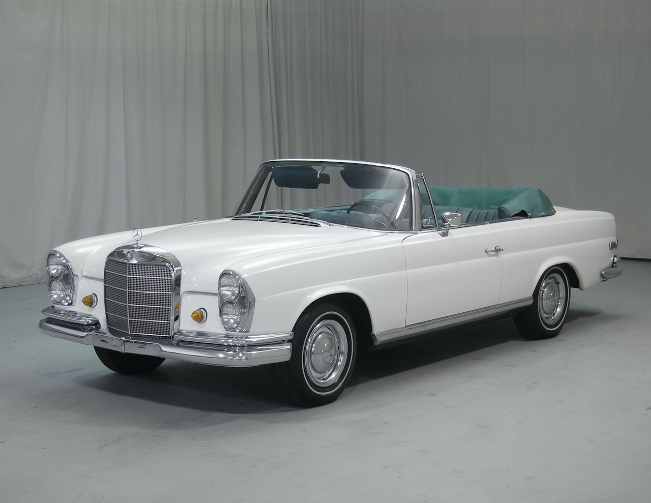 James Bond Aston Martin DB5