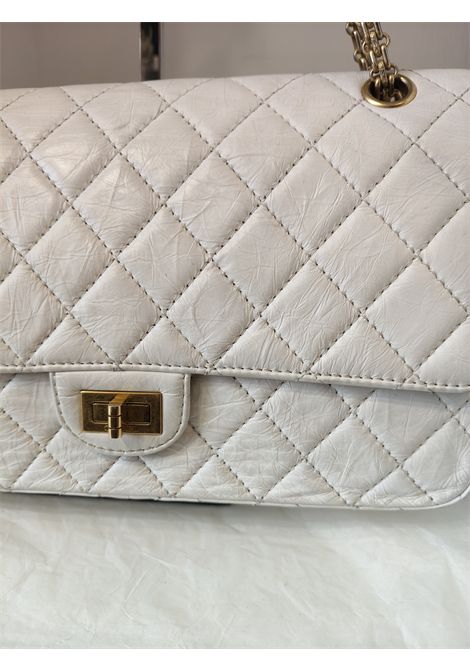 Chanel 2.55 Reissue white flap distressed leather gold hardware shoulder bag Chanel Pre-Owned | 2.55 BIANCAINVECCHIATA