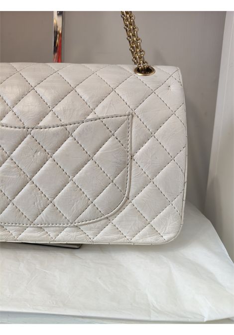 Chanel 2.55 Reissue white flap distressed leather gold hardware shoulder bag Chanel Pre-Owned | 2.55 BIANCAINVECCHIATA