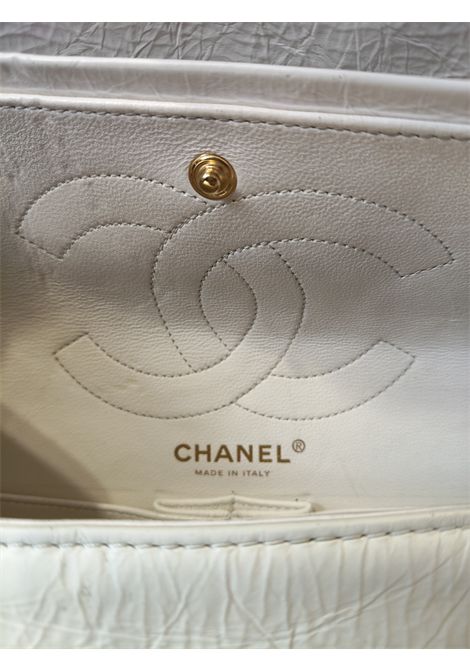 Chanel 2.55 Reissue white flap distressed leather gold hardware shoulder bag Chanel Pre-Owned | 2.55 BIANCAINVECCHIATA