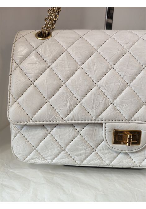 Chanel 2.55 Reissue white flap distressed leather gold hardware shoulder bag Chanel Pre-Owned | 2.55 BIANCAINVECCHIATA