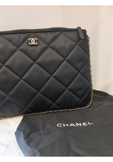 Chanel black satin Gold tone hardware clutch Chanel Pre-Owned | POCHETTE RASOPOCHETTE