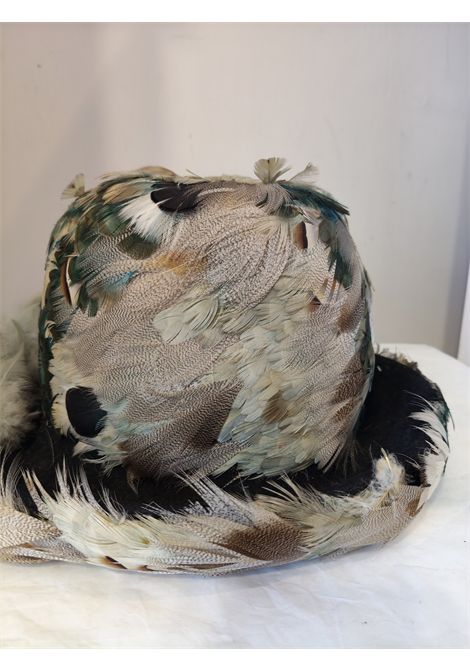 1950s Schiaparelli Multicoloured feather hatMulticoloured feather totally made in italy Schiaparelli | PIUMEMULTI