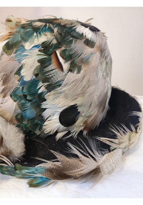 1950s Schiaparelli Multicoloured feather hatMulticoloured feather totally made in italy Schiaparelli | PIUMEMULTI