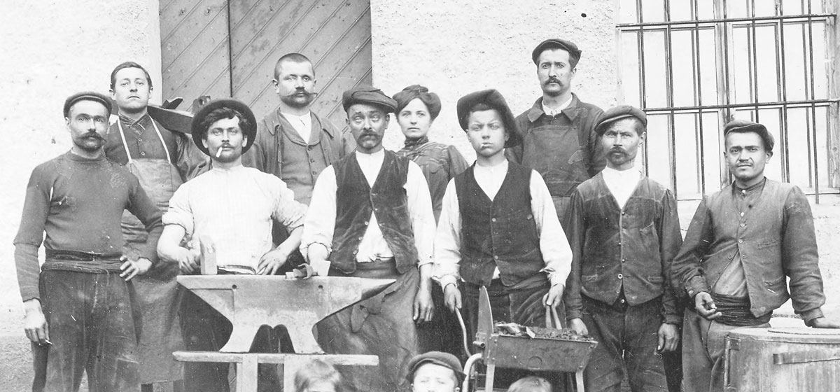 1901 - Joseph Opinel opens his first full-blown factory, along with a specialized machine to craft knife handles.