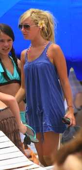 ashley-tisdale-beach