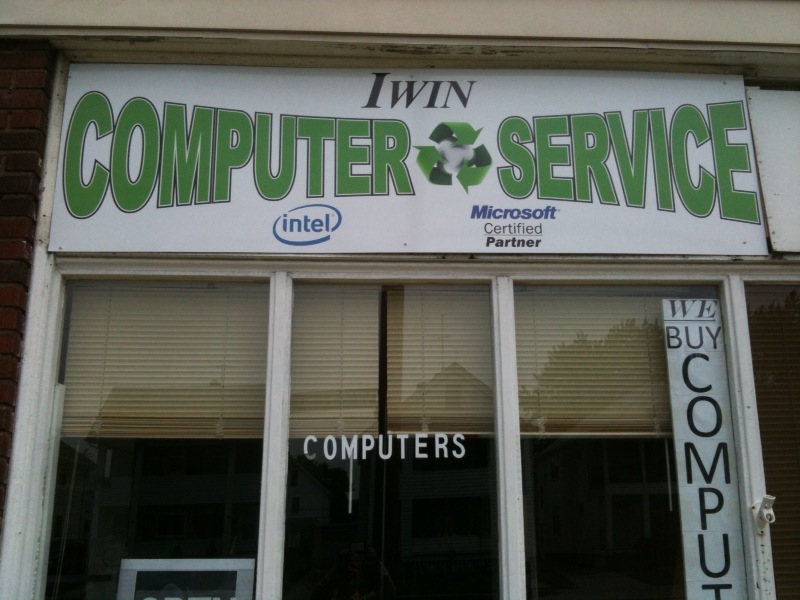 Iwin Computer Service Logo