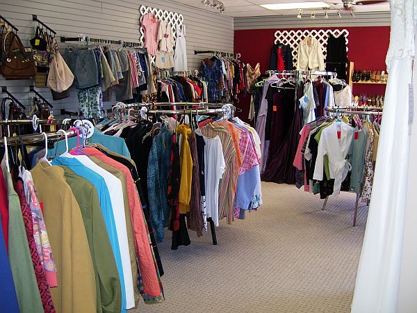 Marilyn's Clothes Closet Logo