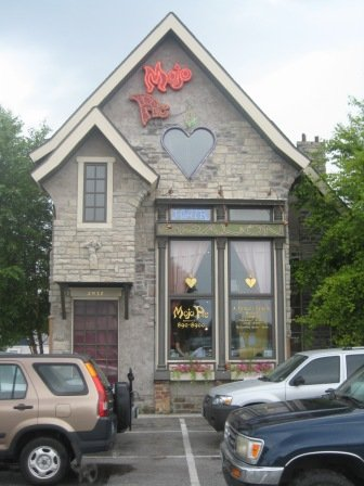 Mojo Pie Spalon and Art Gallery Image